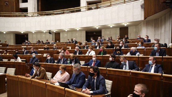 Poslanci majú v stredu rokovať o odsúhlasení predĺženia núdzového stavu