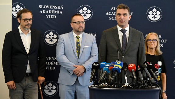 Vedci zo SAV: Uisťujeme verejnosť, že množstvo DNA vo vakcínach zodpovedá normám