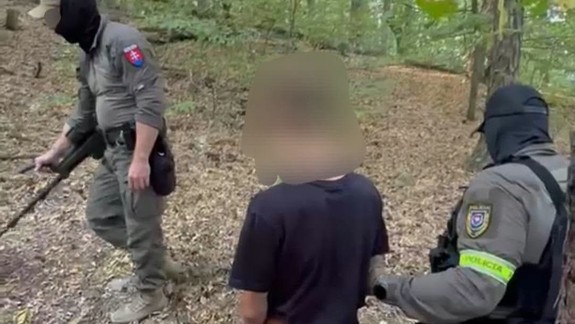 Dvoch mladíkov už obvinili z pokusu o vraždu taxikára v Seredi, zadržali ich bratislavskí policajti