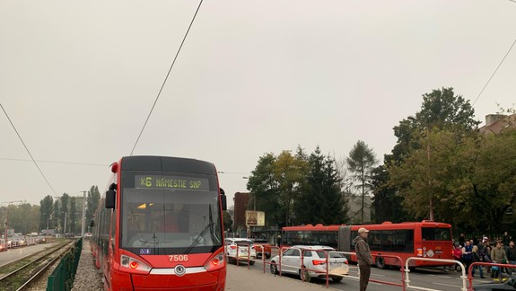 VIDEO Novinka: Dopravný podnik zlepšuje prestupy na Molecovej