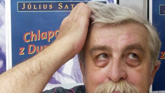 Klebetné časopisy Júliusa Satinského vyšli súhrnne v knihe Gundžovníky