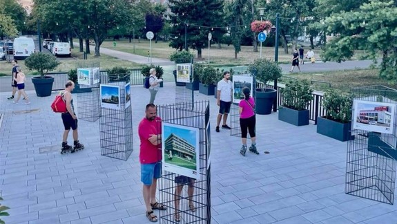 Ako vyzeralo vaše sídlisko či ulica kedysi? Ružinovčania si to môžu pozrieť na výstave starých fotografií v parku