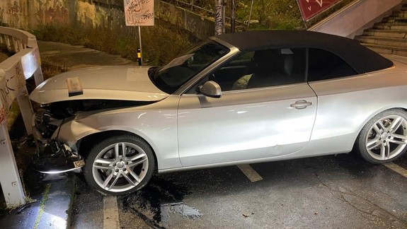 Neskutočné: Vodič zletel dolu schodmi na Židovskej