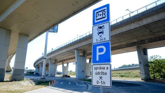 Záchytné parkoviská pomáhajú nám všetkým. Poznáte tie bratislavské?