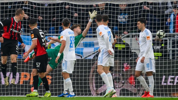 Futbal: Slovan zdolal v semifinále Slovnaft Cupu Trnavu 2:1