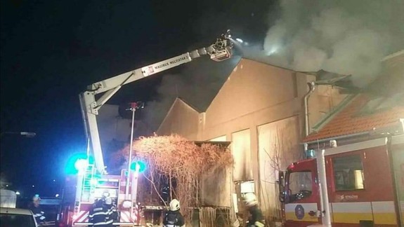FOTO: V bývalej Matadorke vypukol ráno požiar