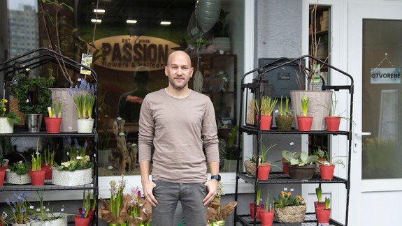 Úžasný príbeh Romana: Učil sa tak, že kvetinárkam pozeral na ruky