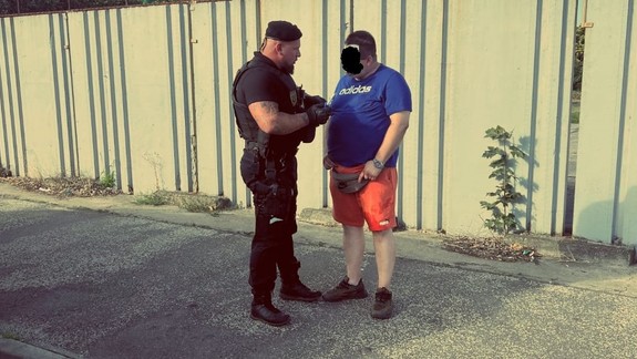 Šialené ráno v Ružinove: Nadrogovaný vodič narážal do všetkého naokolo, zadržali ho zamestnanci podniku VPS