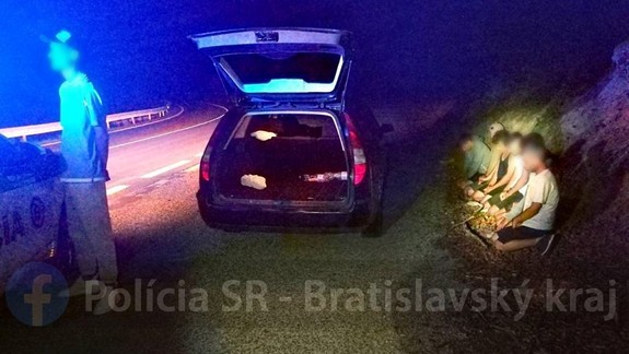 V Pezinku bolo v noci rušno. Muž sa priznal k prevádzačstvu