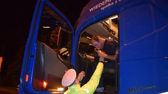 FOTO: Policajti v noci dávali kamionistom fúkať - ako ich nečakaná kontrola dopadla?