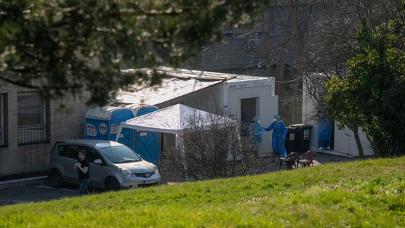 COVID-19: Pribudlo 28 nových prípadov, z toho 13 je v DSS v Pezinku