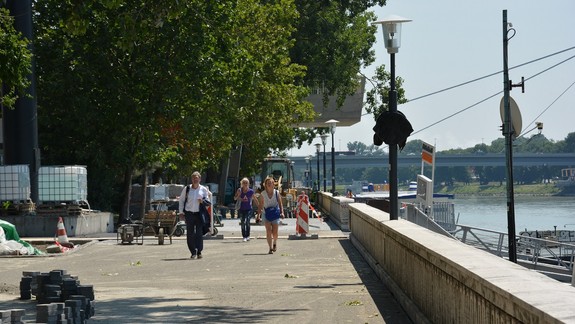 FOTO: Ako pokračujú práce pri rekonštrukcii promenády pri Dunaji?