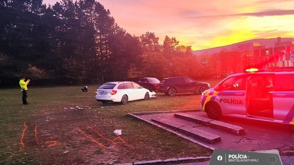 Nehoda pri krematóriu: Chodkyňu zrazilo na parkovisku auto