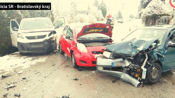 Policajti neverili vlastným očiam! Vodička, ktorá spôsobila nehodu pri Hrubej Borši, nafúkala 5 promile