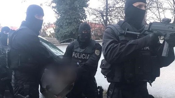 VIDEO: Policajti sa v rámci akcie Kocka zamerali na "autičkárov" - pozrite si ich zásah!