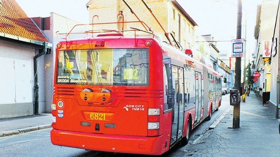 Pribudli zastávky na znamenie, ak však na nich stojíte, nemusíte mávať