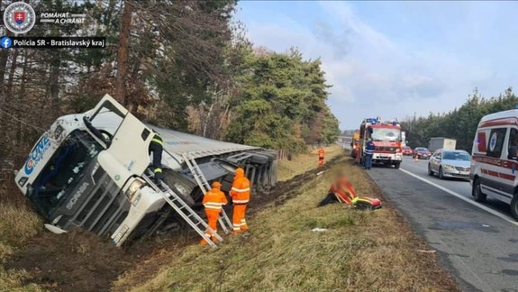 Hrozné: Totálne spitý kamionista havaroval na diaľnici a chcel ujsť