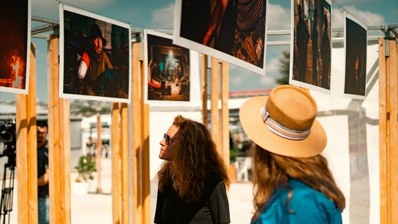 Mrazivé svedectvo: Na Tyršáku sprístupnili výstavu fotografií obrancov Mariupoľu z pluku Azov