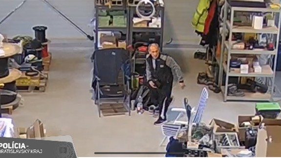 Muž vzal, čo mu nepatrilo. Ak ho poznáte, volajte políciu