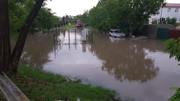 FOTO: Na nedeľnú búrku najviac doplatili Jarovce - takúto katastrofu tam roky nezažili!