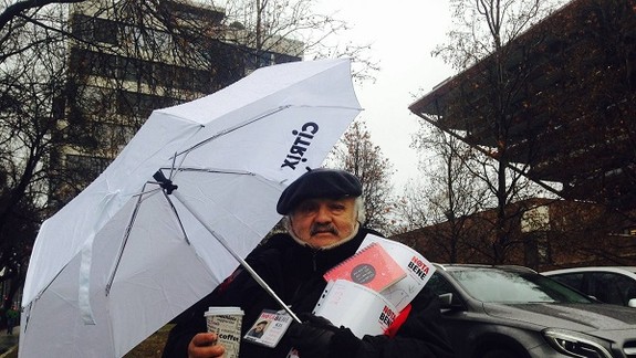 VIDEO: Bezdomovec dostal od Bratislavčanov k narodeninám 3400 eur!