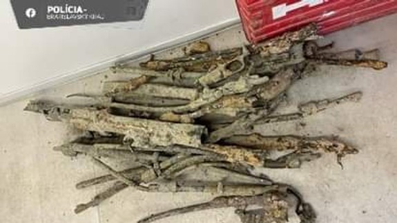 Pri výkopových prácach na Púchovskej našli časti starých zbraní