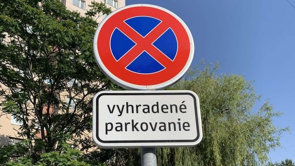 V Petržalke si vybavíte elektronicky aj predĺženie vyhradeného parkovacieho miesta či zmenu EČV