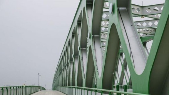 Chodci a cyklisti by cez Starý most mohli prejsť už koncom týždňa