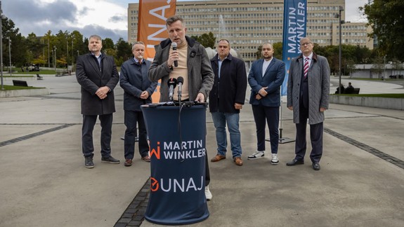 Bratislava sa dostala do úverovej špirály, tvrdí Winkler, primátor Vallo to odmieta