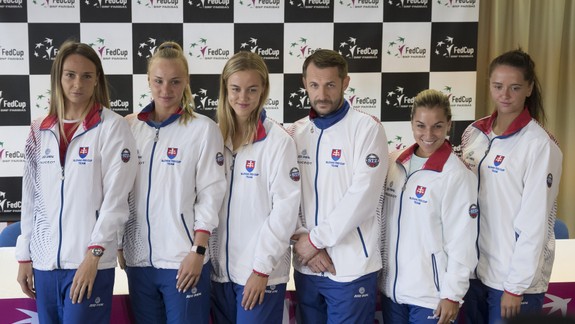 FOTO: V NTC štartuje zápas medzi Slovenskom a Brazíliou - už ste videli naše tenistky v krojoch?