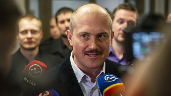 Marián Kotleba odovzdal podpisy pre prezidentskú kandidatúru