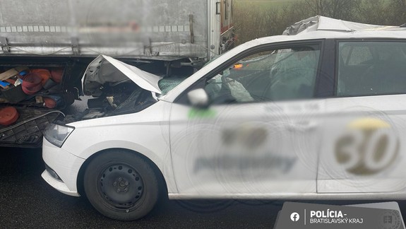 Na D2 smerom do Bratislavy pre nehodu obmedzili dopravu