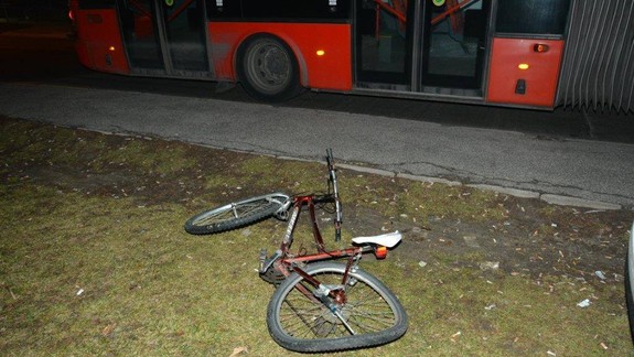 Zrážka cyklistu s vozidlom MHD skončila tragicky - smrťou 66-ročného pána!