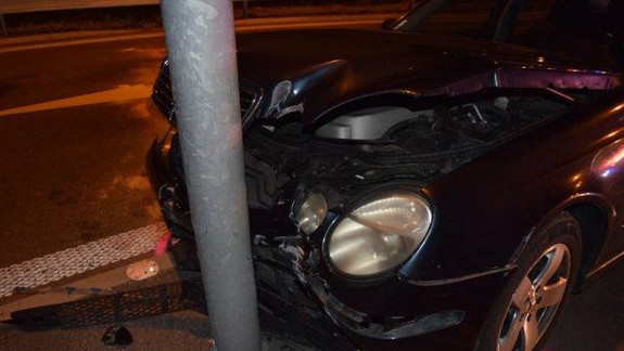 Osobný automobil skončil v sĺpe na Panónskej ceste