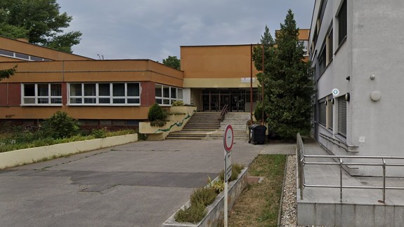 Poslanci v Petržalke chcú rozšíriť kapacítu ZŠ na Žehrianskej, podľa starostu ich návrh zaskočil riaditeľku školy
