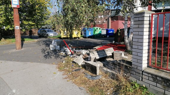 Dráma na Rádiovej: Žena autom útočila na utekajúceho muža, až kým ho nezrazila