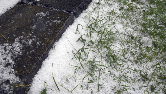 Meteorológovia varujú: Bratislavu môžu dnes zasiahnuť búrky s krúpami