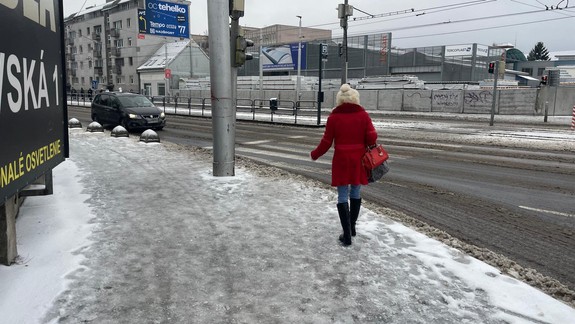 Záchranári upozorňujú: Pošmyknutie môže viesť k vážnym poraneniam, držte sa týchto rád