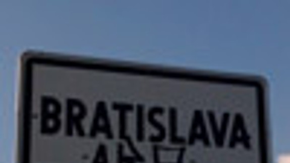 Keď tu bývajú a pracujú, nech tu platia dane