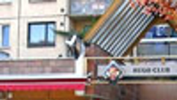 V sobotu ráno v herni dobodali bývalého policajta