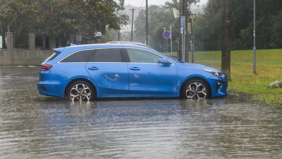 Vytrvalý dážď sa už prejavuje v uliciach, Bratislava vyhlásila mimoriadnu situáciu