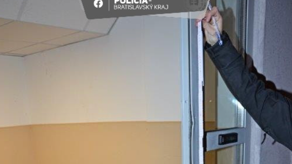 Polícia obvinila dvoch mužov z Gruzínska: V jednej z bytoviek páčili dvere