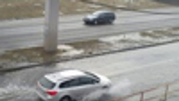 Pri Zlatých pieskoch prasklo vodovodné potrubie