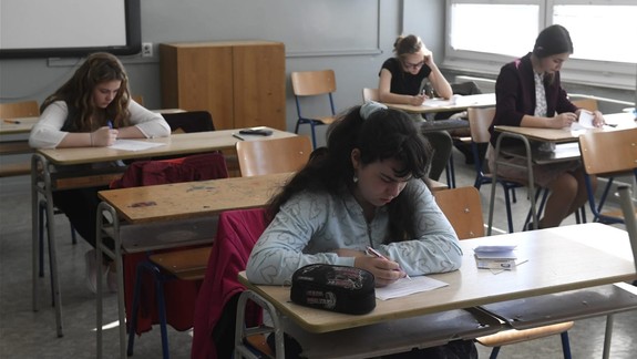 Podľa čoho si vyberáte strednú školu? Zisťuje to BSK, vyjadriť sa môžete v ankete