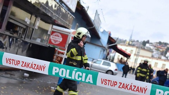 Mladý muž strašil bombou na Hlavnej stanici - polícia ho chytila a teraz bude pykať!