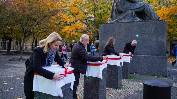 FOTO Verše sa opäť dajú čítať: V centre mesta ožil text Hviezdoslavovej básne
