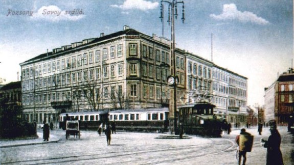 Ako trávili čas Vianoc starí Bratislavčania? Čo jedli, odkiaľ mali stromček, aké si dávali darčeky?