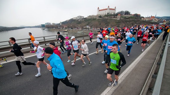 V nedeľu sa beží maratón. Pozrite si dopravné obmedzenia