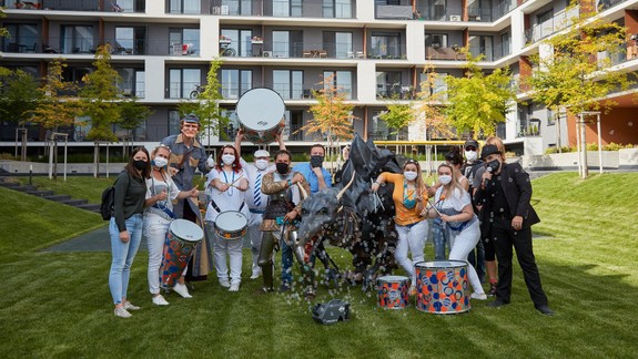 Umelci v uliciach spríjemnia deň aj obyvateľom Dúbravky