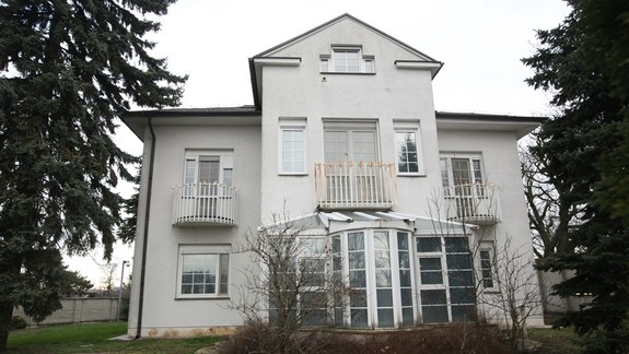 FOTO Zistili sme: Čaká prezidentskú vilu na Slavíne konečne rekonštrukcia?